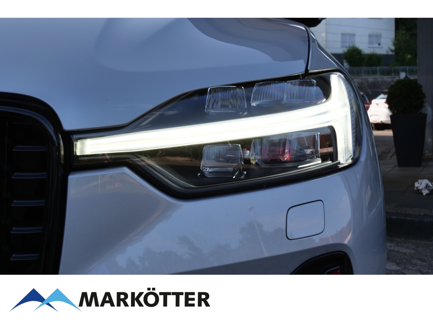 Fahrzeugabbildung Volvo XC60 T8 Recharge AWD Ultra Dark STHZ/360CAM/PANO