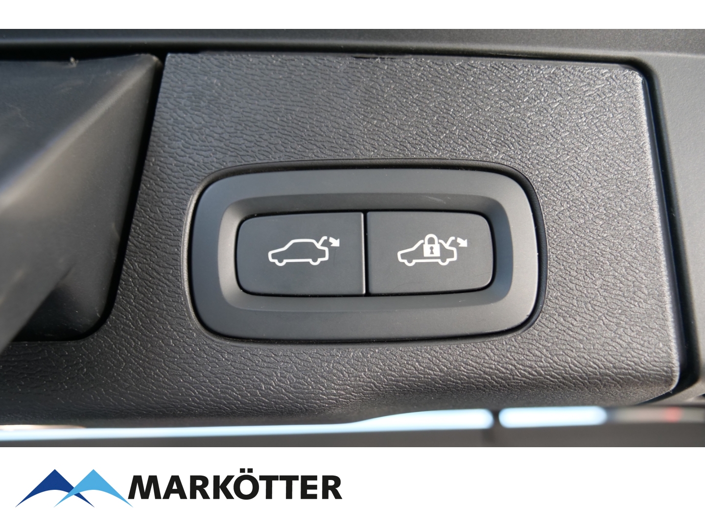 Fahrzeugabbildung Volvo XC60 T8 Recharge AWD Ultra Dark STHZ/360CAM/PANO