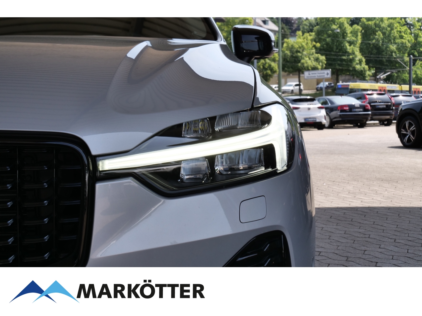 Fahrzeugabbildung Volvo XC60 T8 Recharge AWD Ultra Dark STHZ/360CAM/PANO