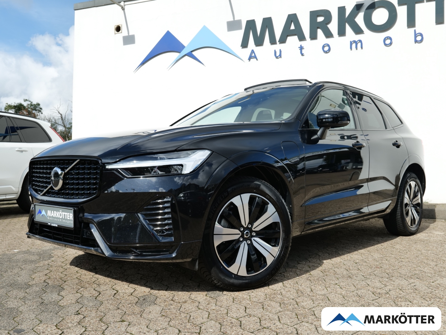 Fahrzeugabbildung Volvo XC60 T6 AWD Plus Dark /AHK/Pano/BLIS/ACC/