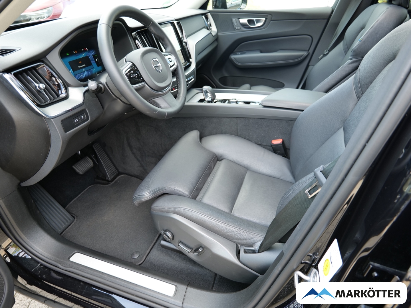 Fahrzeugabbildung Volvo XC60 T6 AWD Plus Dark /AHK/Pano/BLIS/ACC/