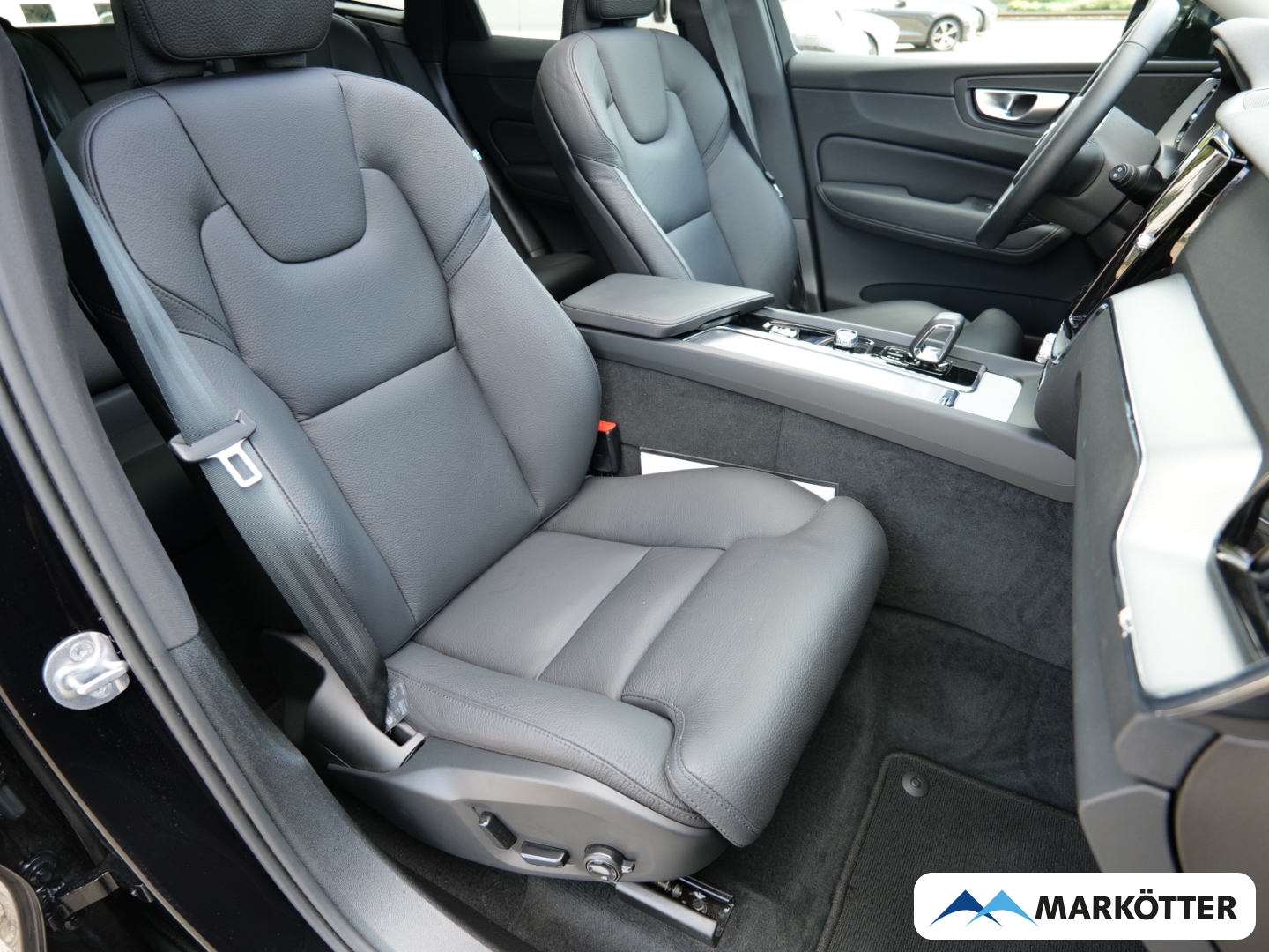 Fahrzeugabbildung Volvo XC60 T6 AWD Plus Dark /AHK/Pano/BLIS/ACC/