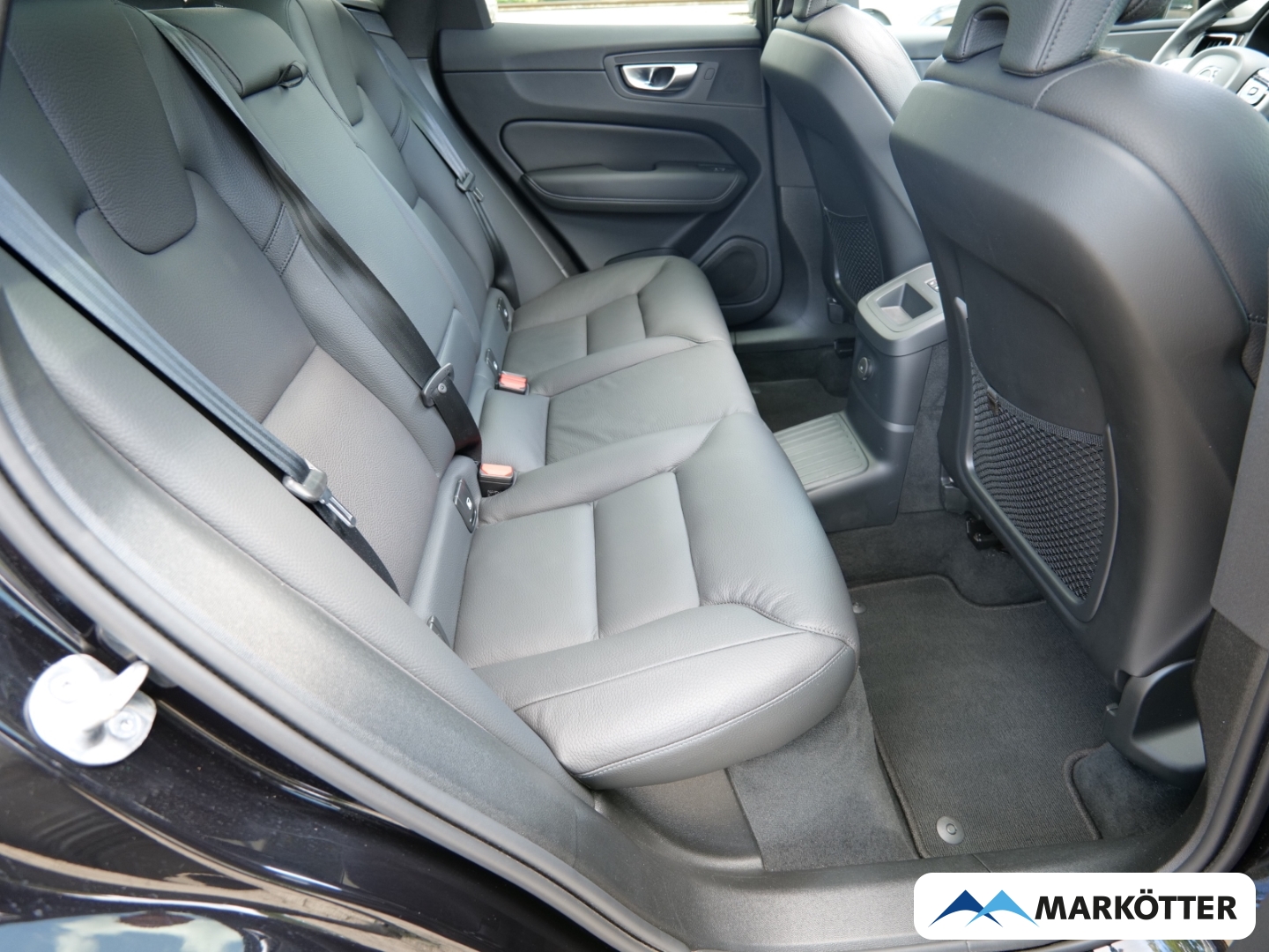 Fahrzeugabbildung Volvo XC60 T6 AWD Plus Dark /AHK/Pano/BLIS/ACC/