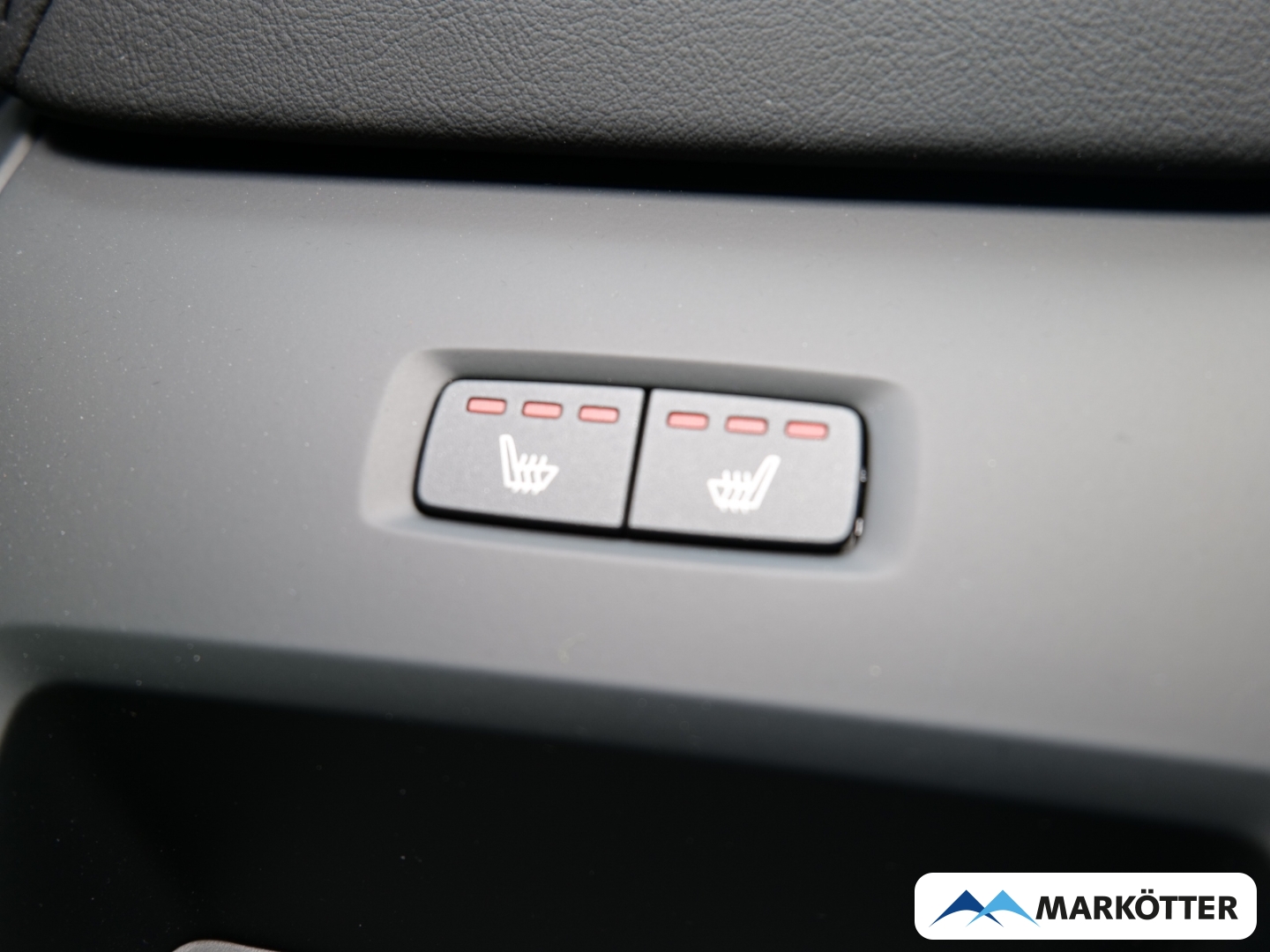 Fahrzeugabbildung Volvo XC60 T6 AWD Plus Dark /AHK/Pano/BLIS/ACC/