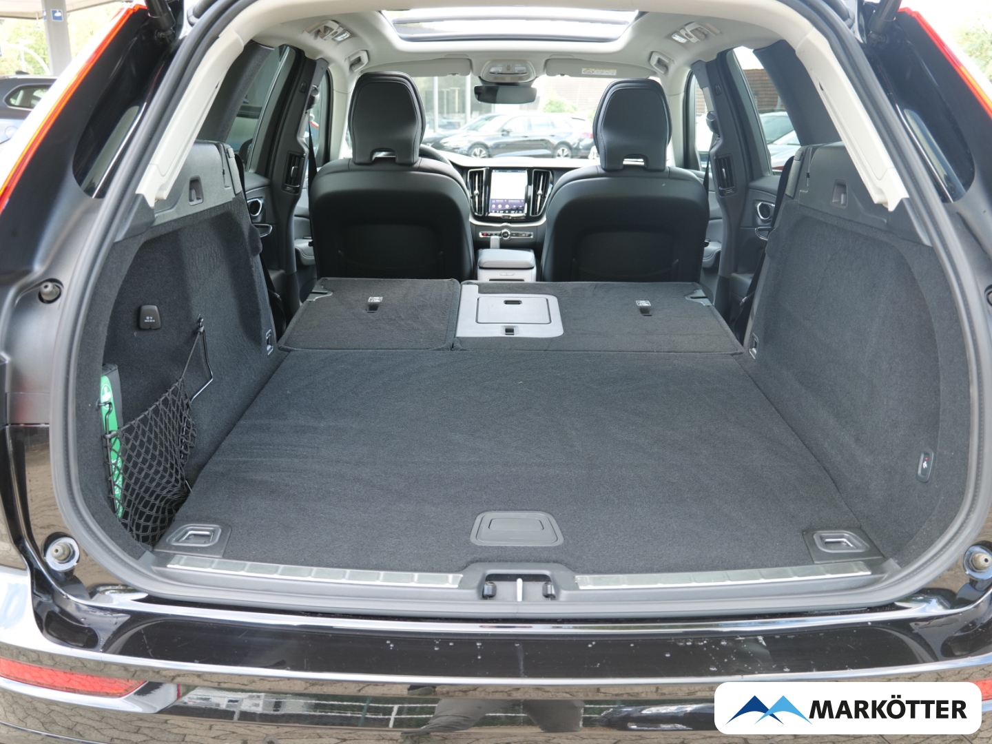Fahrzeugabbildung Volvo XC60 T6 AWD Plus Dark /AHK/Pano/BLIS/ACC/