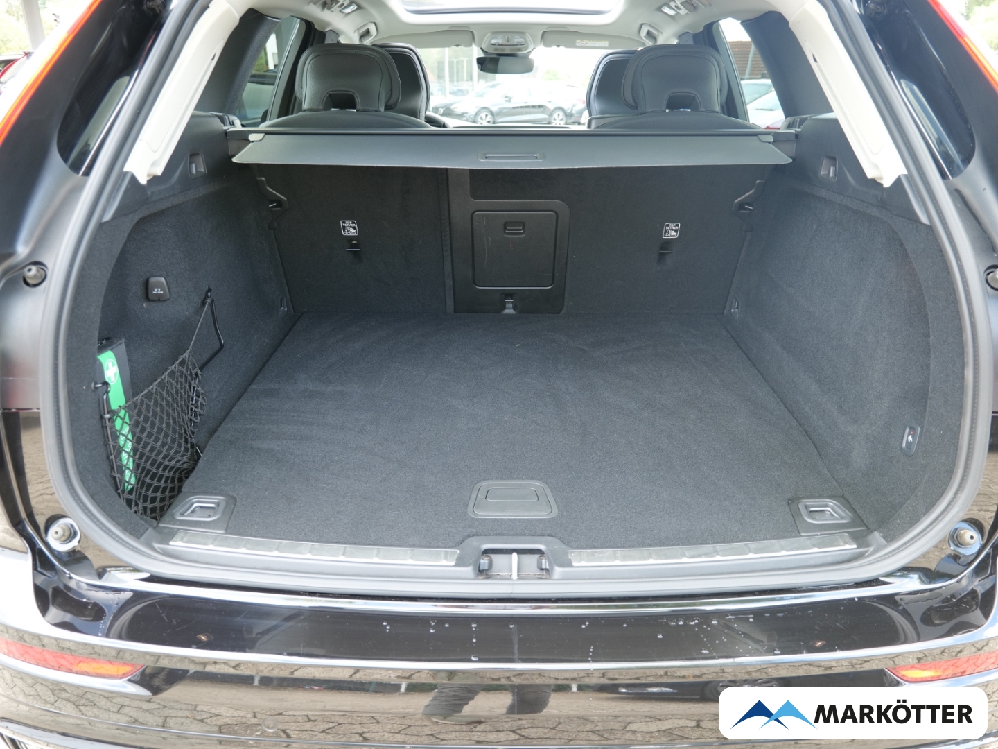 Fahrzeugabbildung Volvo XC60 T6 AWD Plus Dark /AHK/Pano/BLIS/ACC/