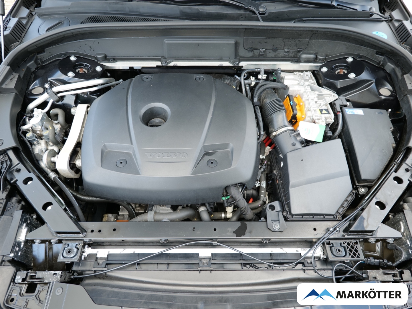 Fahrzeugabbildung Volvo XC60 T6 AWD Plus Dark /AHK/Pano/BLIS/ACC/