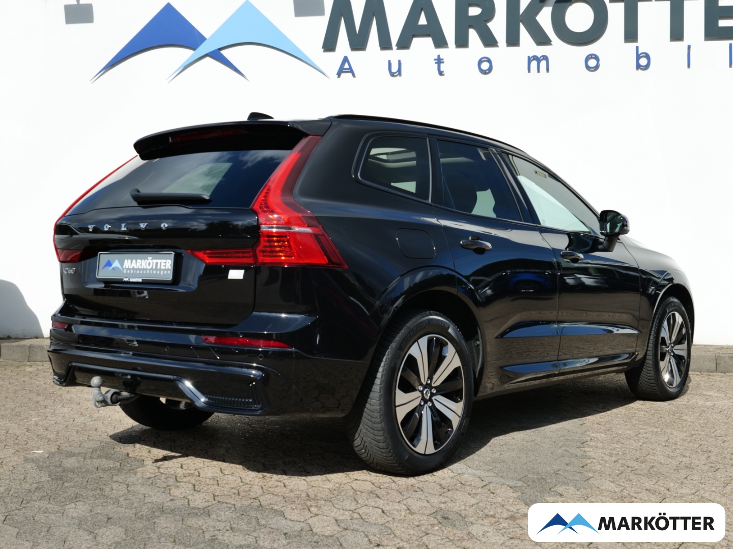 Fahrzeugabbildung Volvo XC60 T6 AWD Plus Dark /AHK/Pano/BLIS/ACC/