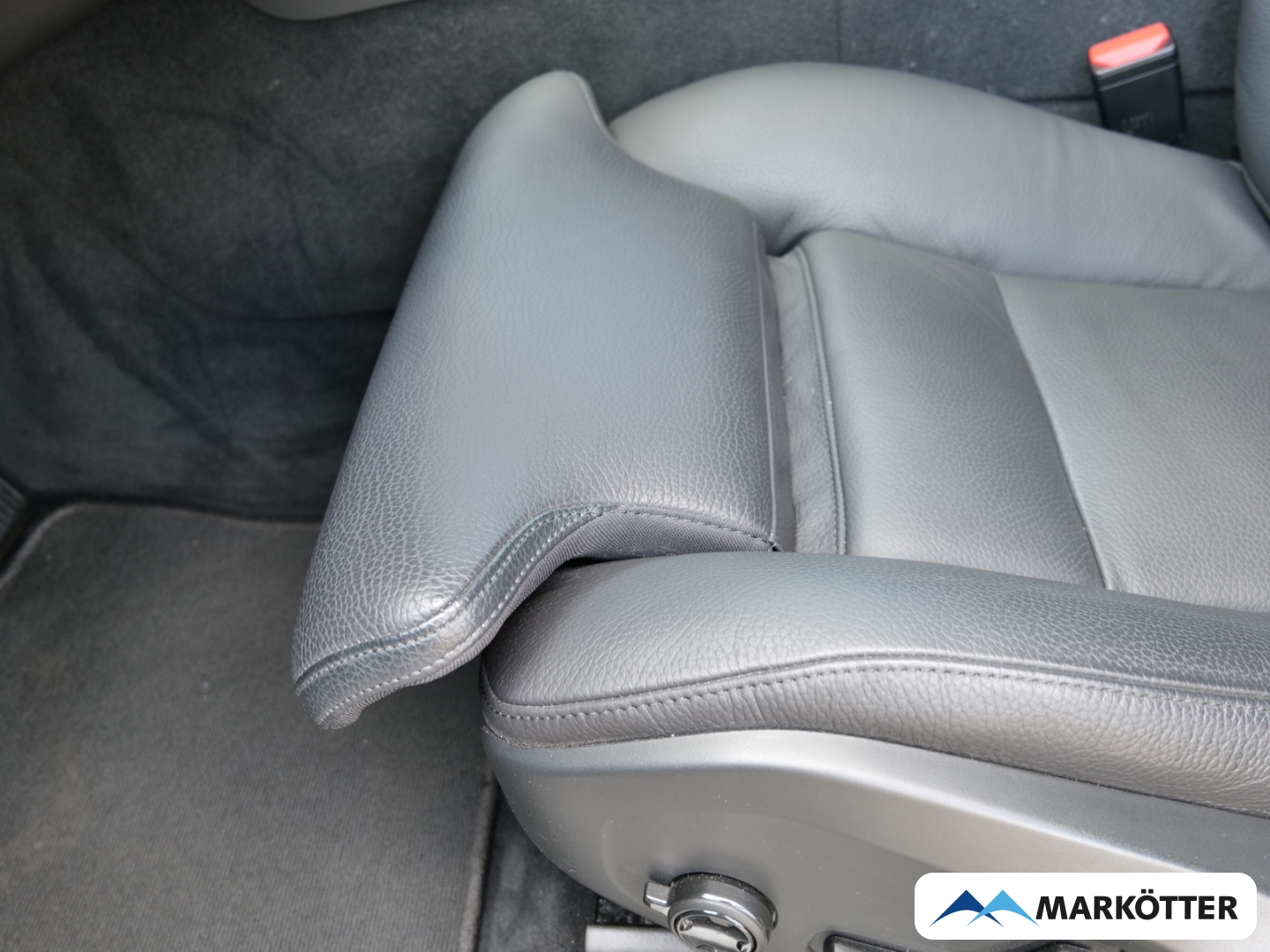 Fahrzeugabbildung Volvo XC60 T6 AWD Plus Dark /AHK/Pano/BLIS/ACC/