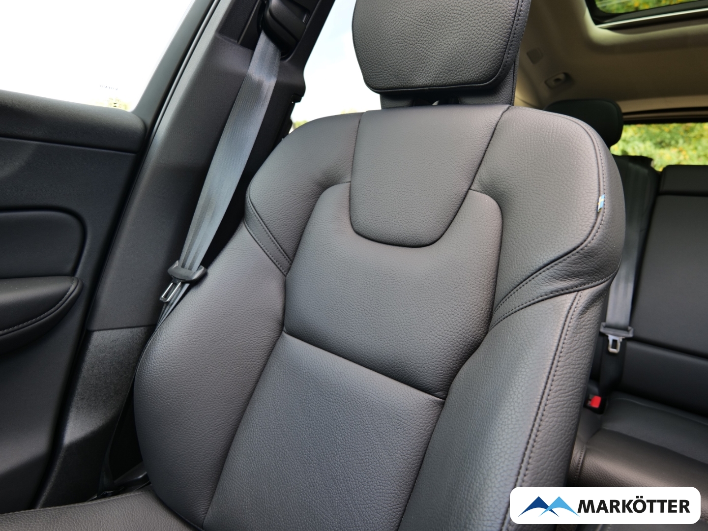 Fahrzeugabbildung Volvo XC60 T6 AWD Plus Dark /AHK/Pano/BLIS/ACC/