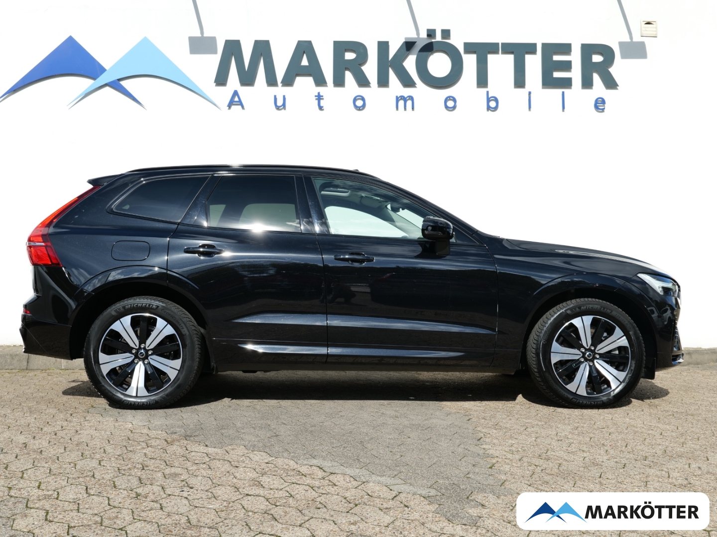 Fahrzeugabbildung Volvo XC60 T6 AWD Plus Dark /AHK/Pano/BLIS/ACC/