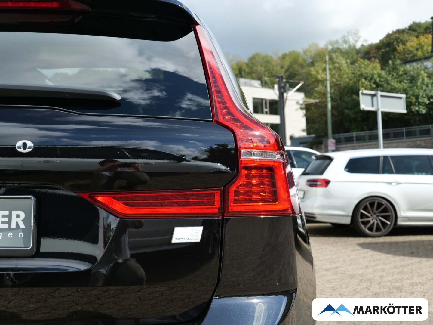 Fahrzeugabbildung Volvo XC60 T6 AWD Plus Dark /AHK/Pano/BLIS/ACC/