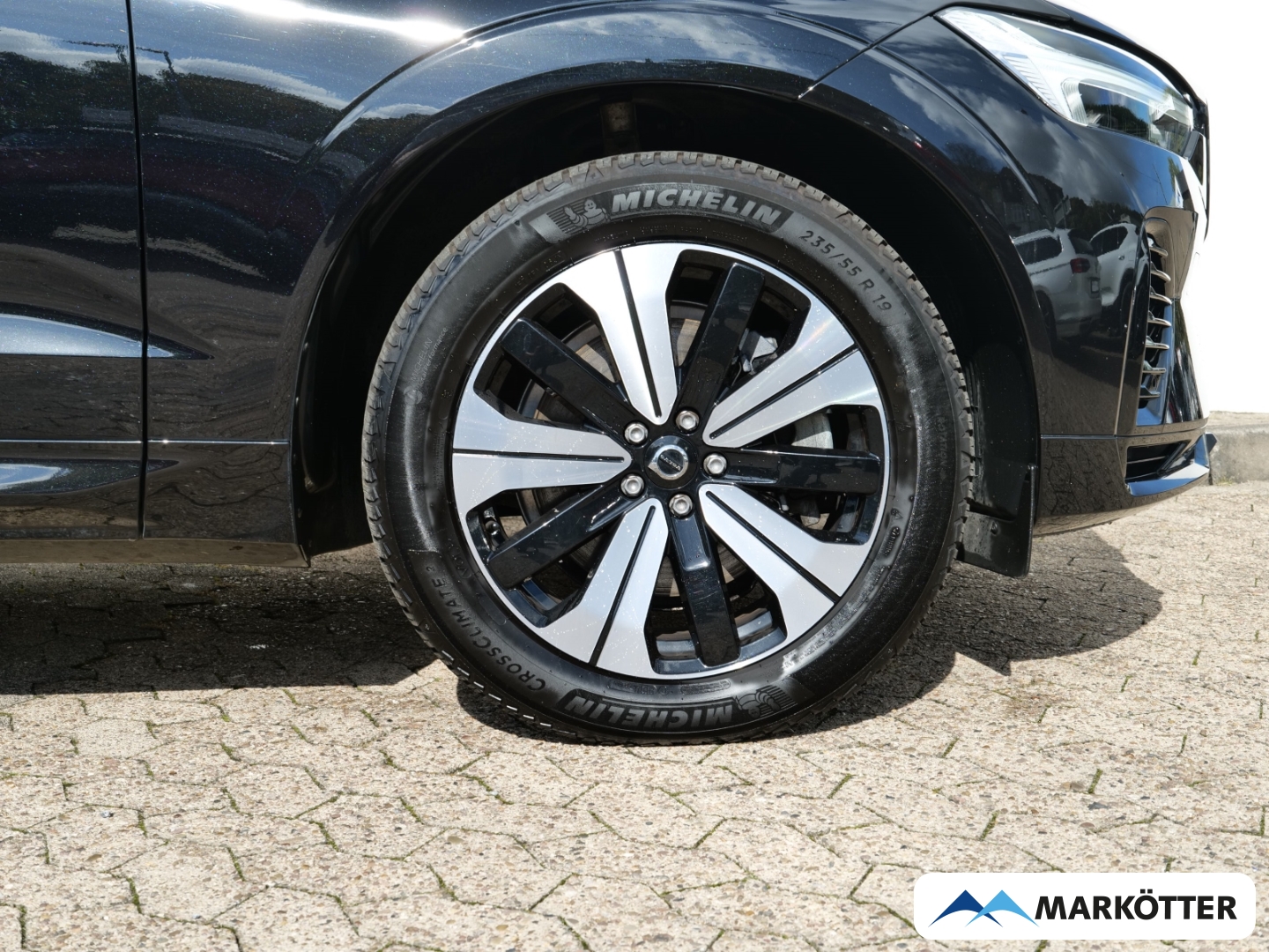 Fahrzeugabbildung Volvo XC60 T6 AWD Plus Dark /AHK/Pano/BLIS/ACC/