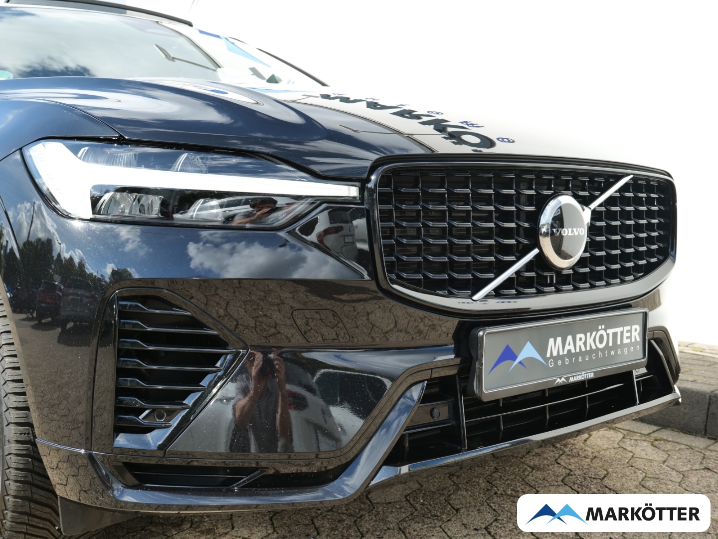 Fahrzeugabbildung Volvo XC60 T6 AWD Plus Dark /AHK/Pano/BLIS/ACC/