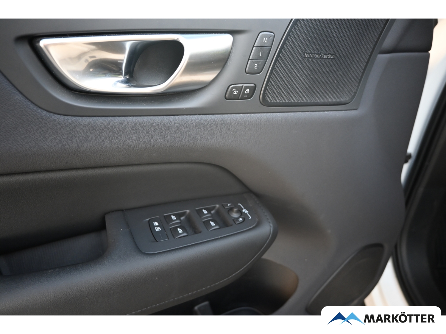 Fahrzeugabbildung Volvo XC60 T8 AWD Plus Dark Recharge ACC/Pano/H&K/360°