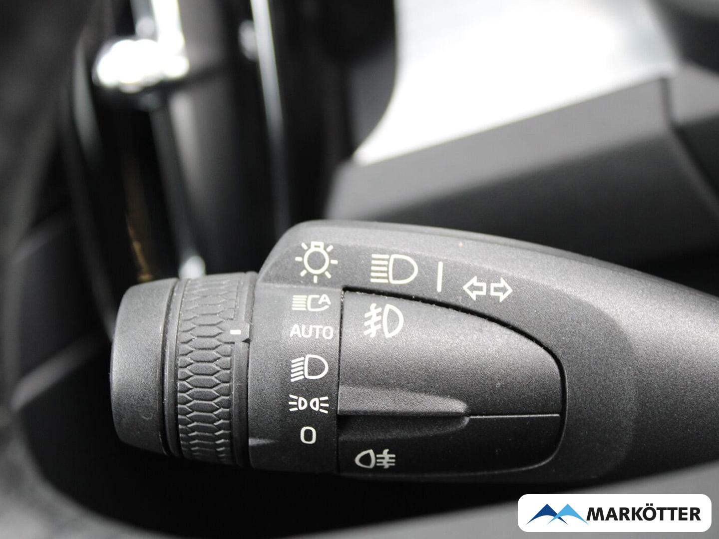 Fahrzeugabbildung Volvo XC40 Momentum 2WD AHK/CAM/PDC/NAVI/LED