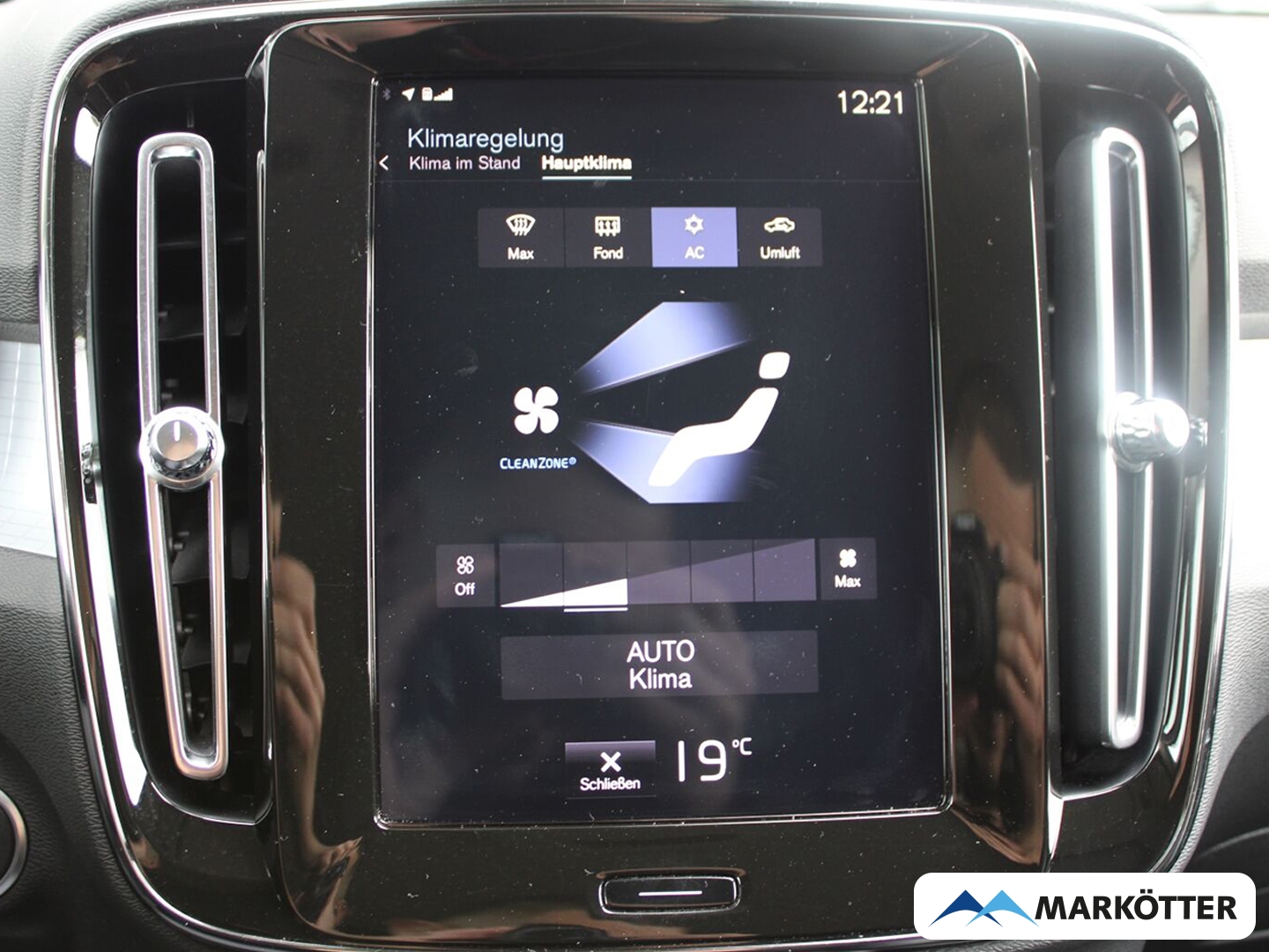 Fahrzeugabbildung Volvo XC40 Momentum 2WD AHK/CAM/PDC/NAVI/LED