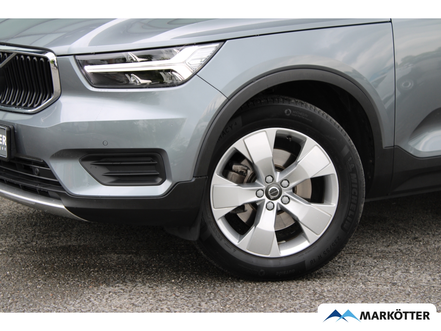 Fahrzeugabbildung Volvo XC40 Momentum 2WD AHK/CAM/PDC/NAVI/LED