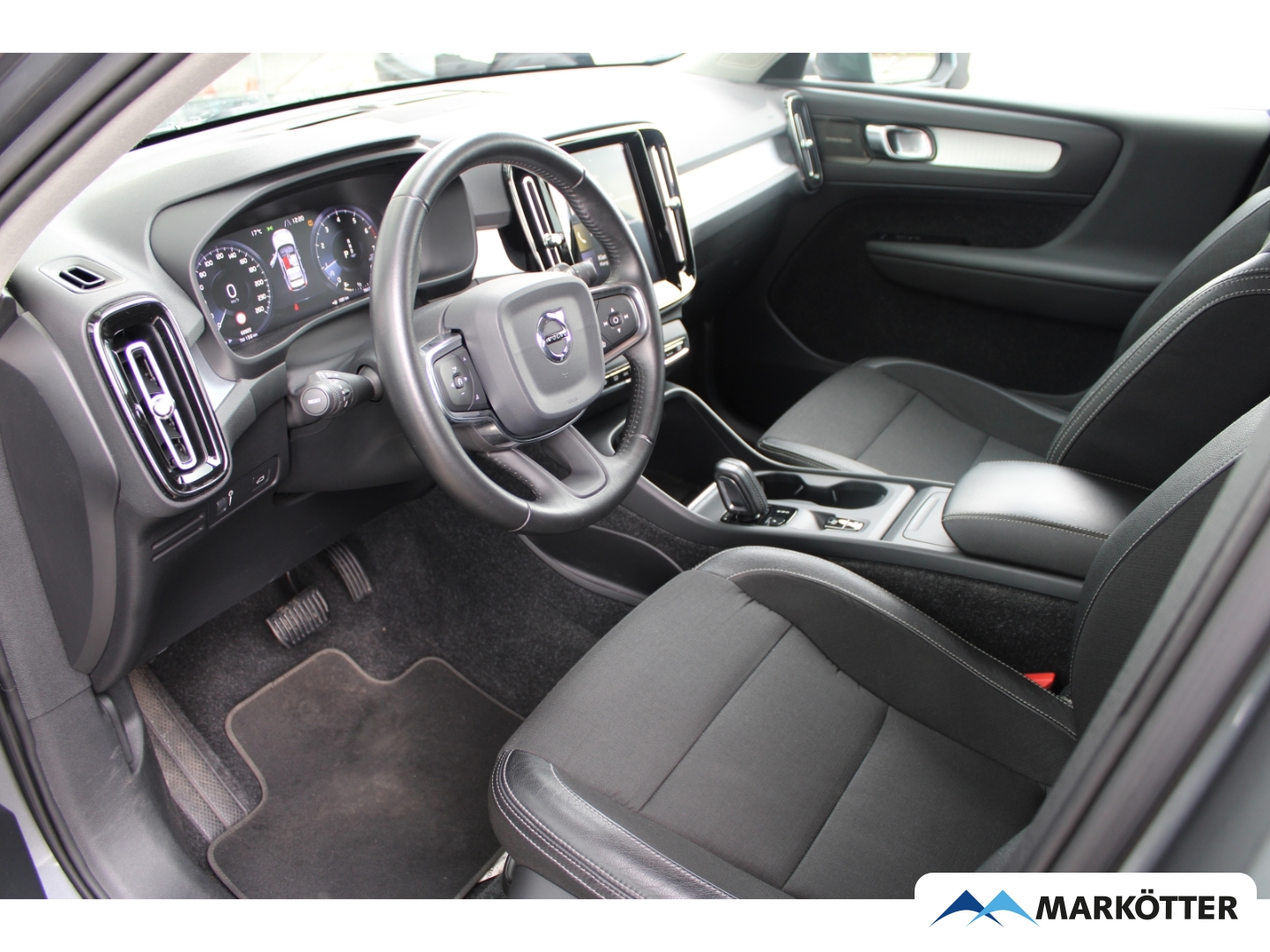 Fahrzeugabbildung Volvo XC40 Momentum 2WD AHK/CAM/PDC/NAVI/LED