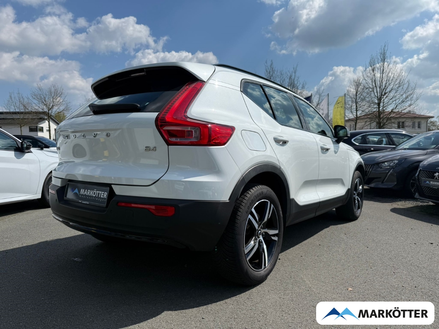 Fahrzeugabbildung Volvo XC40 Plus Dark SHZ/LHZ/CAM/H&K/DAB/PDC/LED