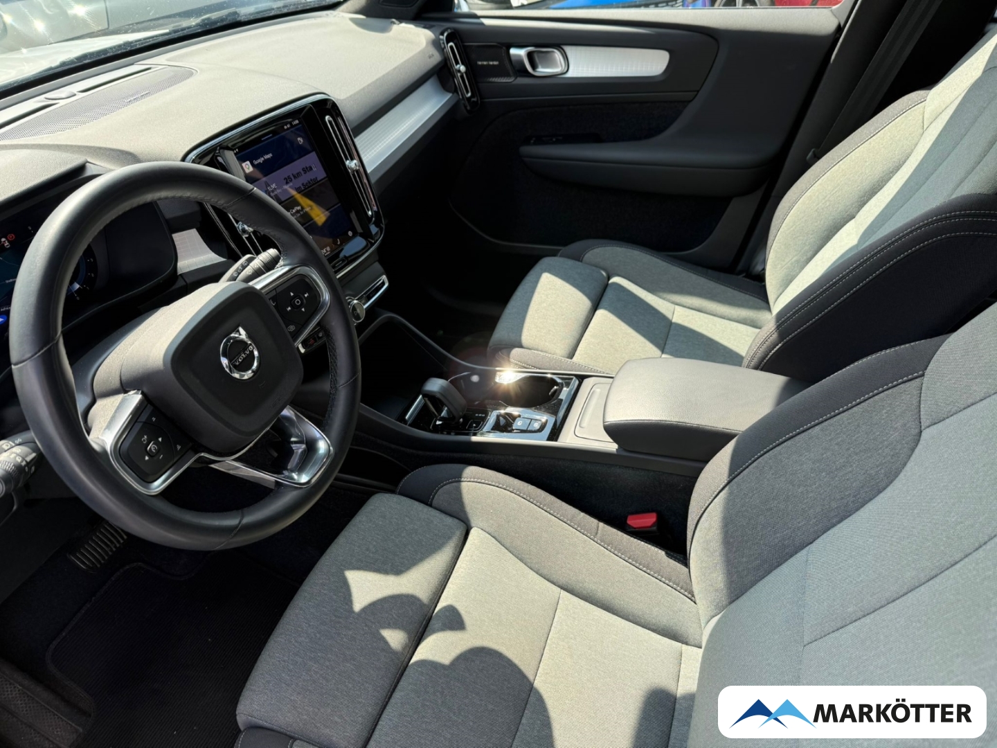 Fahrzeugabbildung Volvo XC40 Plus Dark SHZ/LHZ/CAM/H&K/DAB/PDC/LED