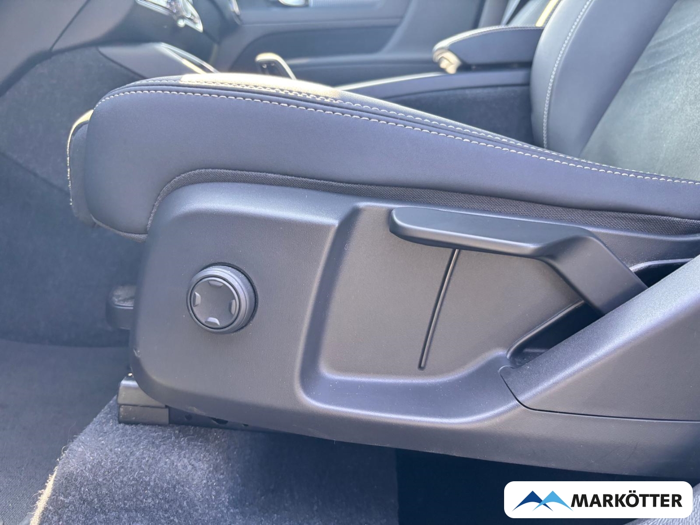 Fahrzeugabbildung Volvo XC40 T2 Core APPLE/CAM/NAVI/SHZ/LHZ/TEMPO