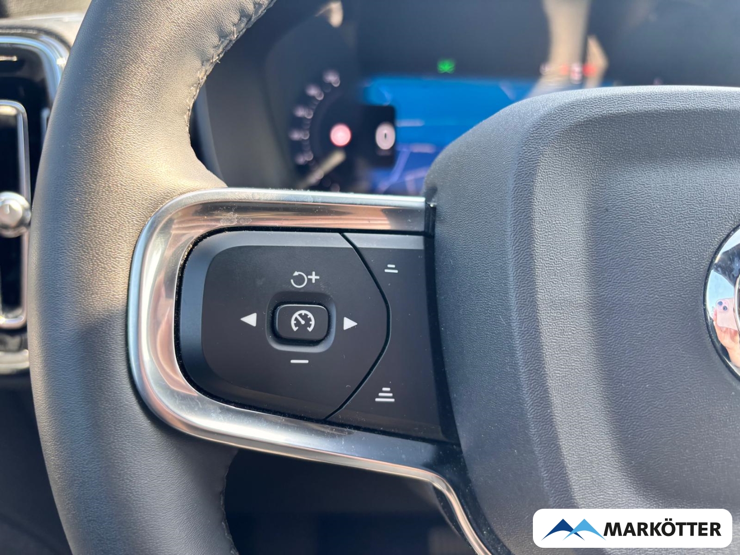 Fahrzeugabbildung Volvo XC40 T2 Core APPLE/CAM/NAVI/SHZ/LHZ/TEMPO