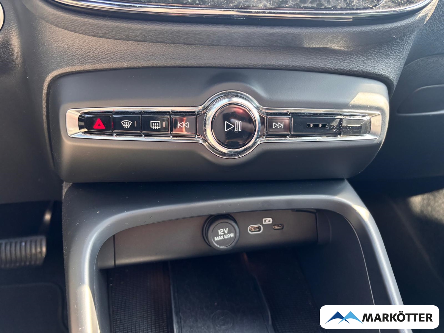 Fahrzeugabbildung Volvo XC40 T2 Core APPLE/CAM/NAVI/SHZ/LHZ/TEMPO