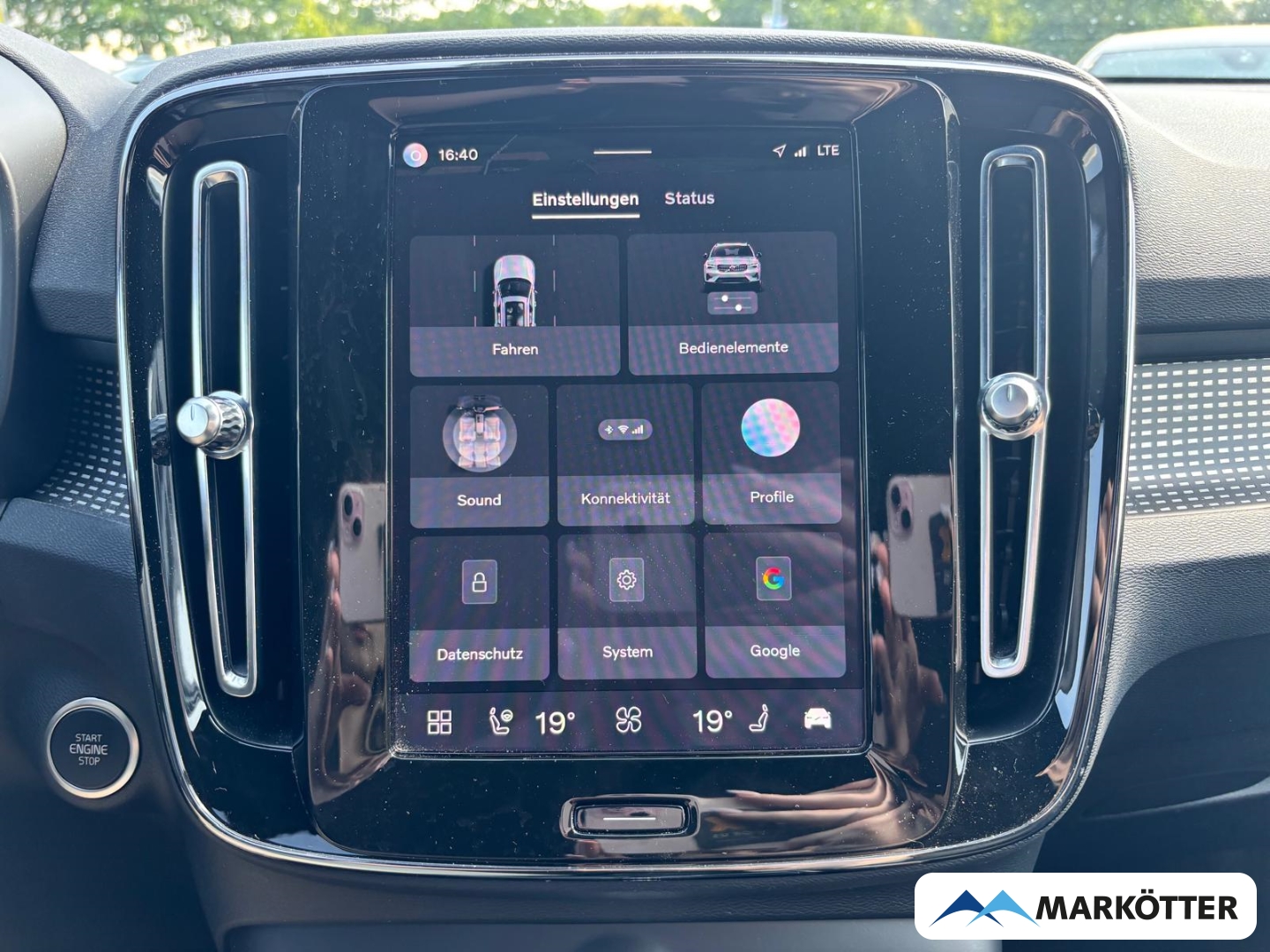 Fahrzeugabbildung Volvo XC40 T2 Core APPLE/CAM/NAVI/SHZ/LHZ/TEMPO