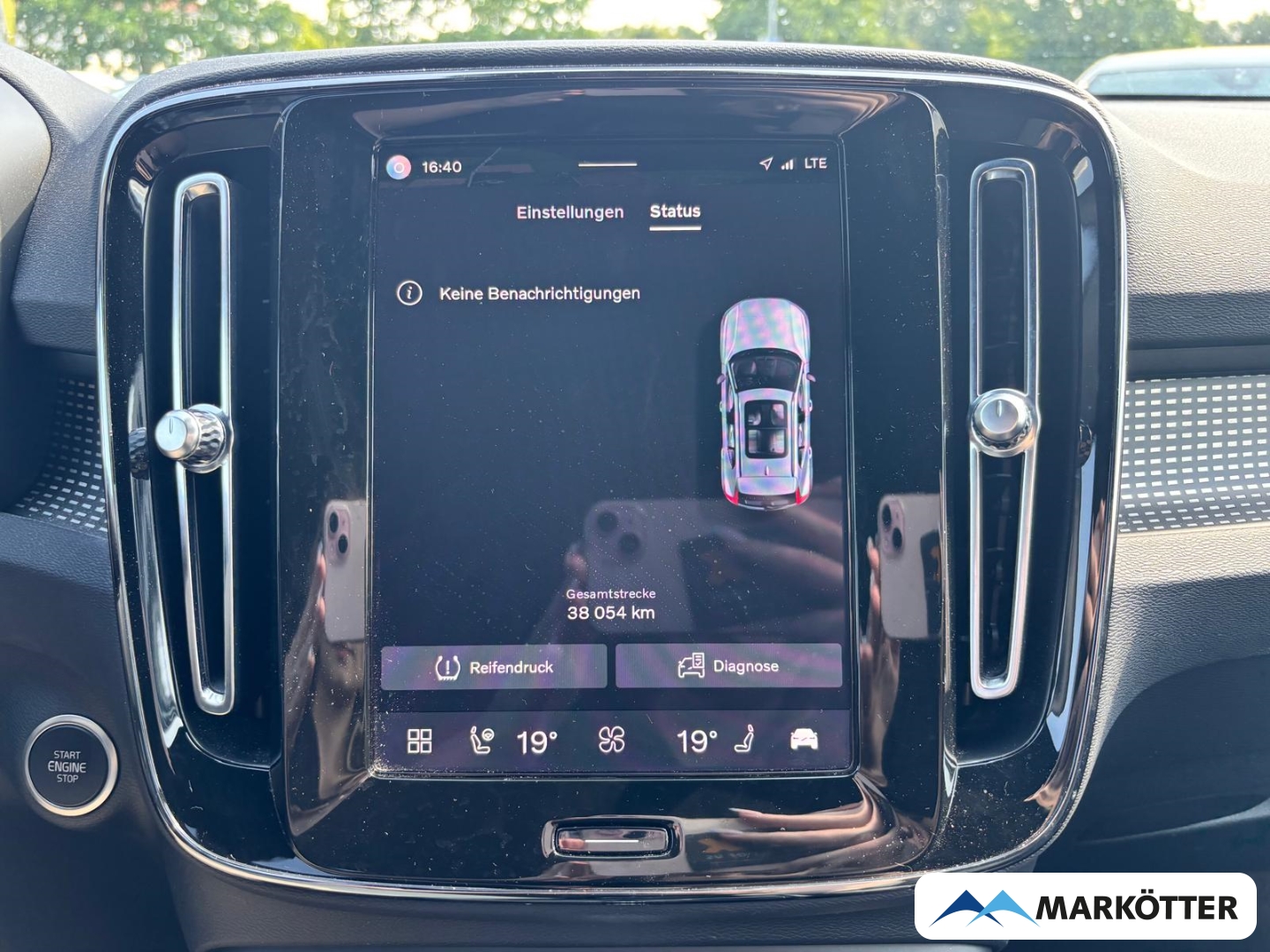 Fahrzeugabbildung Volvo XC40 T2 Core APPLE/CAM/NAVI/SHZ/LHZ/TEMPO