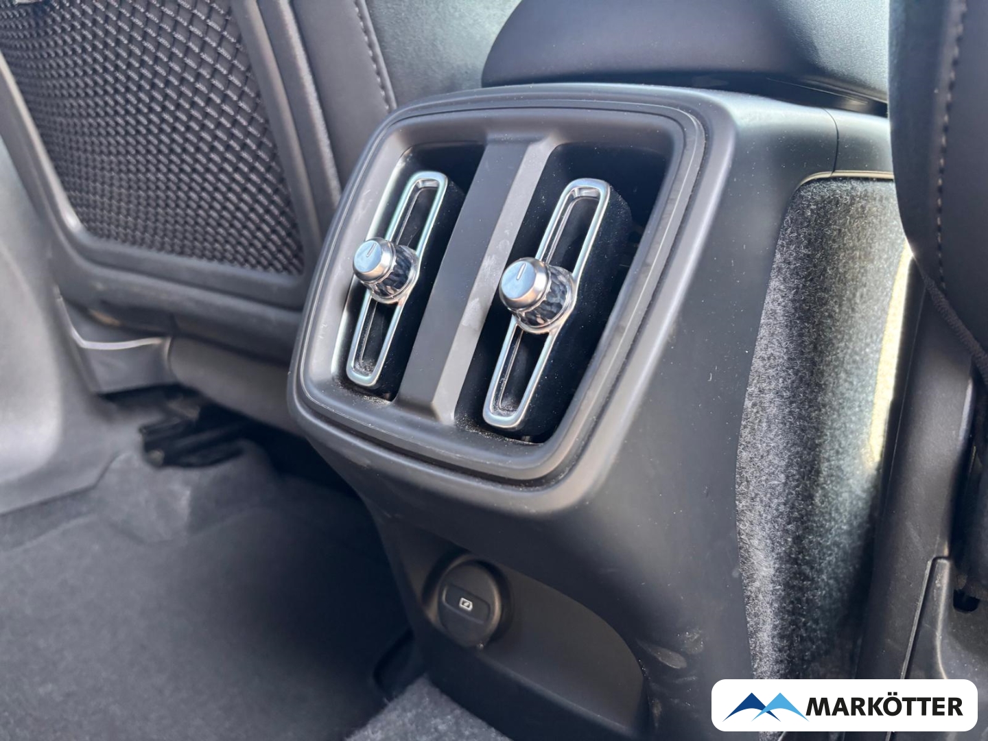 Fahrzeugabbildung Volvo XC40 T2 Core APPLE/CAM/NAVI/SHZ/LHZ/TEMPO