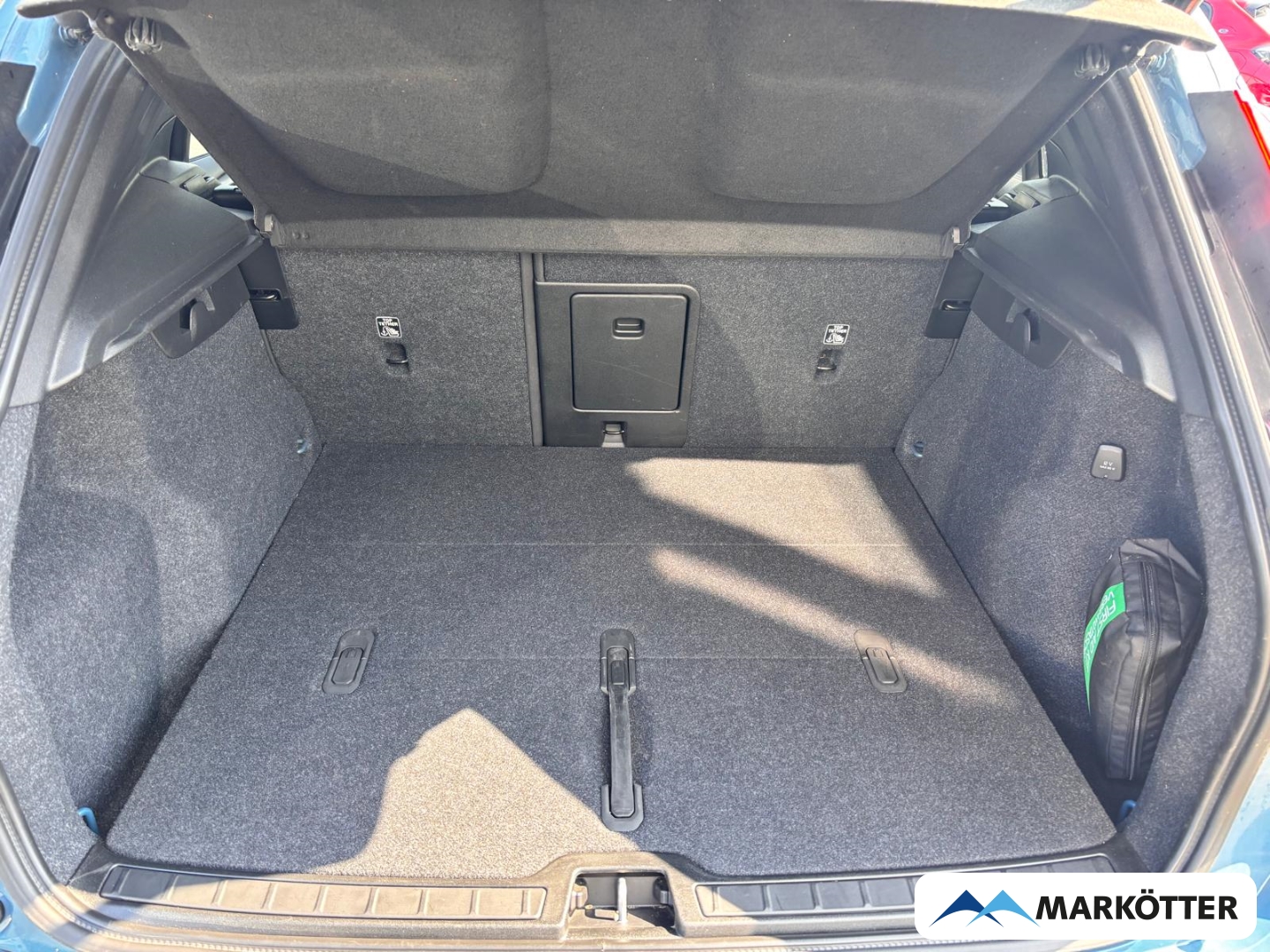 Fahrzeugabbildung Volvo XC40 T2 Core APPLE/CAM/NAVI/SHZ/LHZ/TEMPO