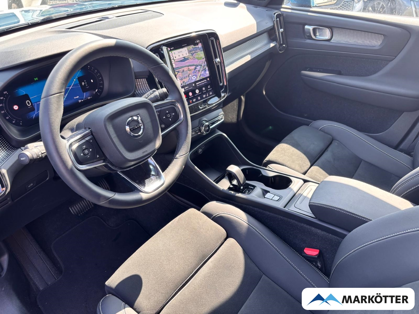 Fahrzeugabbildung Volvo XC40 T2 Core APPLE/CAM/NAVI/SHZ/LHZ/TEMPO