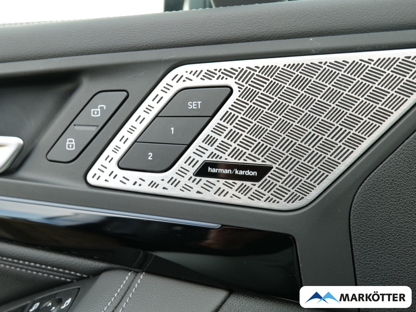 Fahrzeugabbildung BMW 218 Active Tourer d M-Sport DriveAssistant/Innovation/Pano