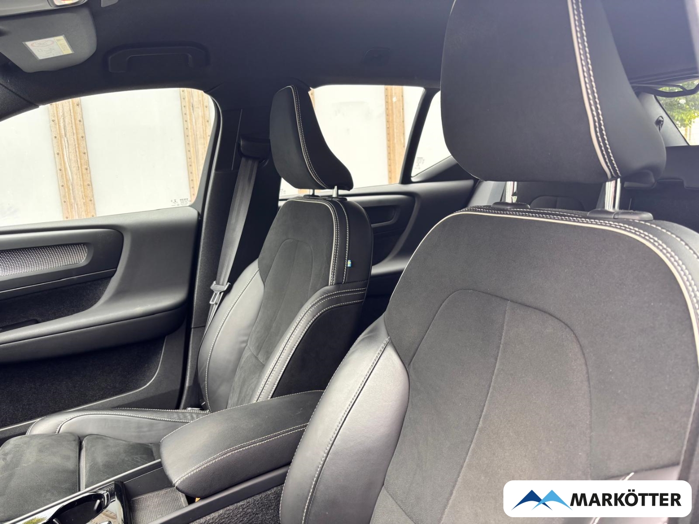 Fahrzeugabbildung Volvo XC40 T5 R Design Recharge CAM/FSH/LHZ/APPLE