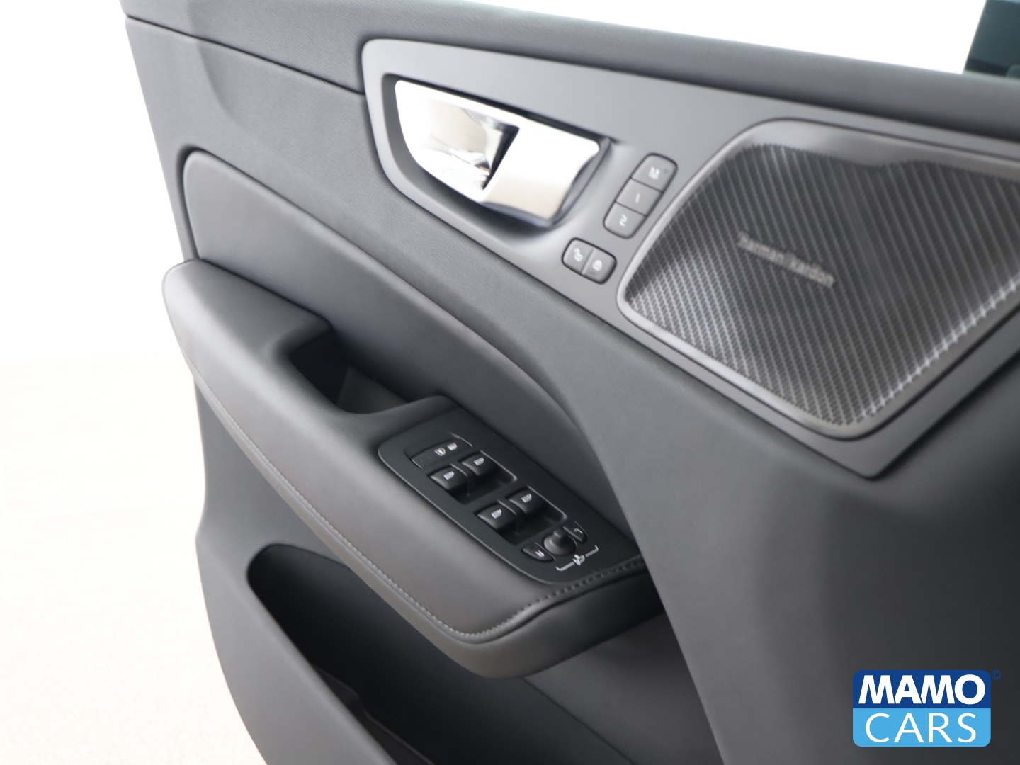 Fahrzeugabbildung Volvo XC60 B5 Plus Dark ACC/360CAM/BLIS/4xSHZ/LHZ/FSHZ