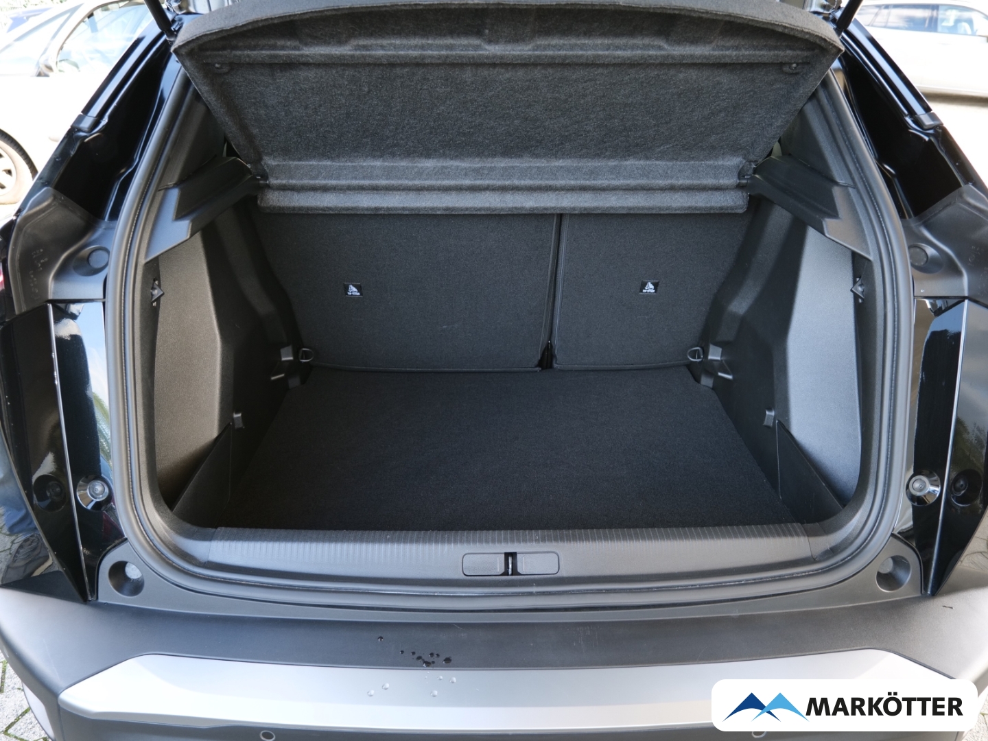 Fahrzeugabbildung Peugeot 2008 1.2 Hybrid 145 Allure Black Apple/LED/Sitzhz