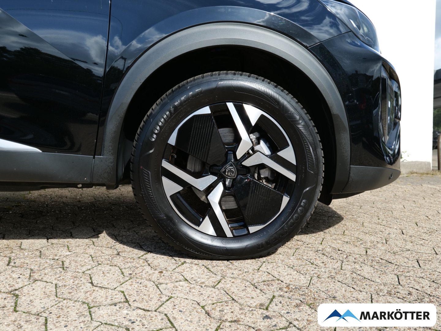 Fahrzeugabbildung Peugeot 2008 1.2 Hybrid 145 Allure Black Apple/LED/Sitzhz