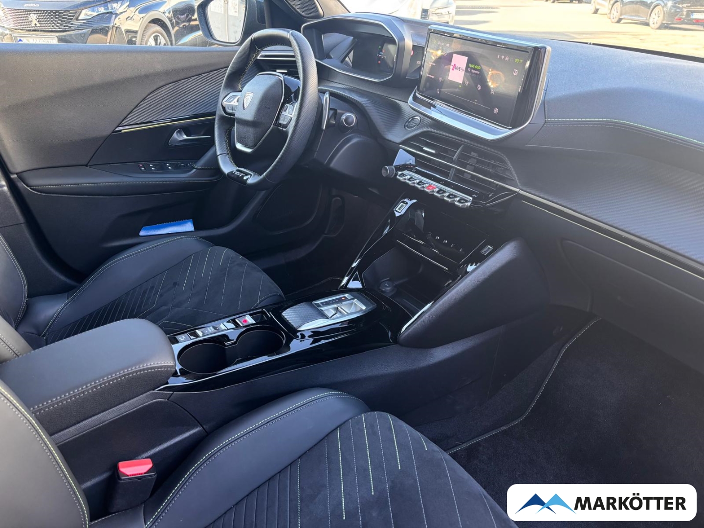 Fahrzeugabbildung Peugeot 2008 GT ALCANTARA/CAM/LED/NAVI/SHZ/MASSAGE