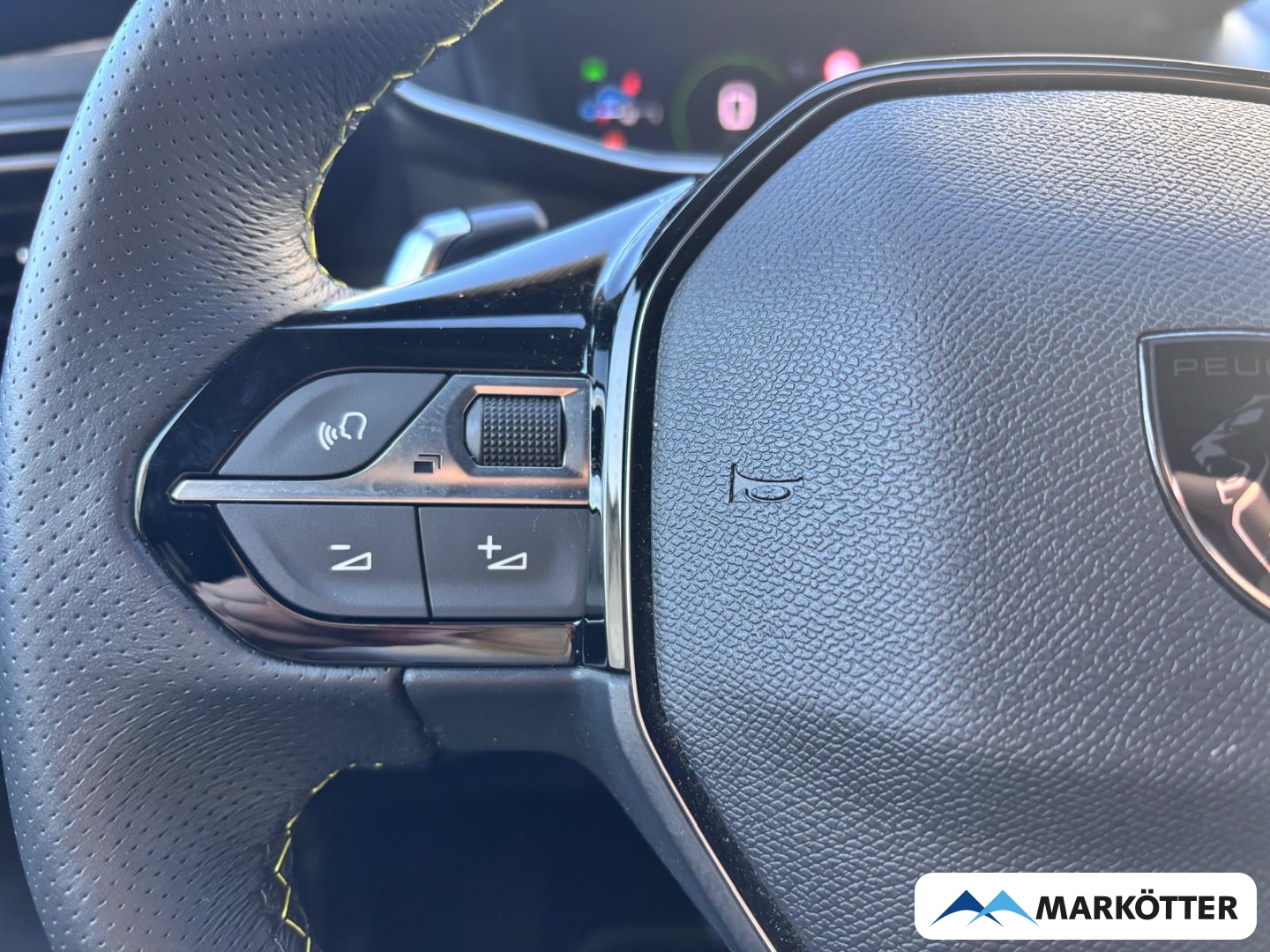 Fahrzeugabbildung Peugeot 2008 GT ALCANTARA/CAM/LED/NAVI/SHZ/MASSAGE