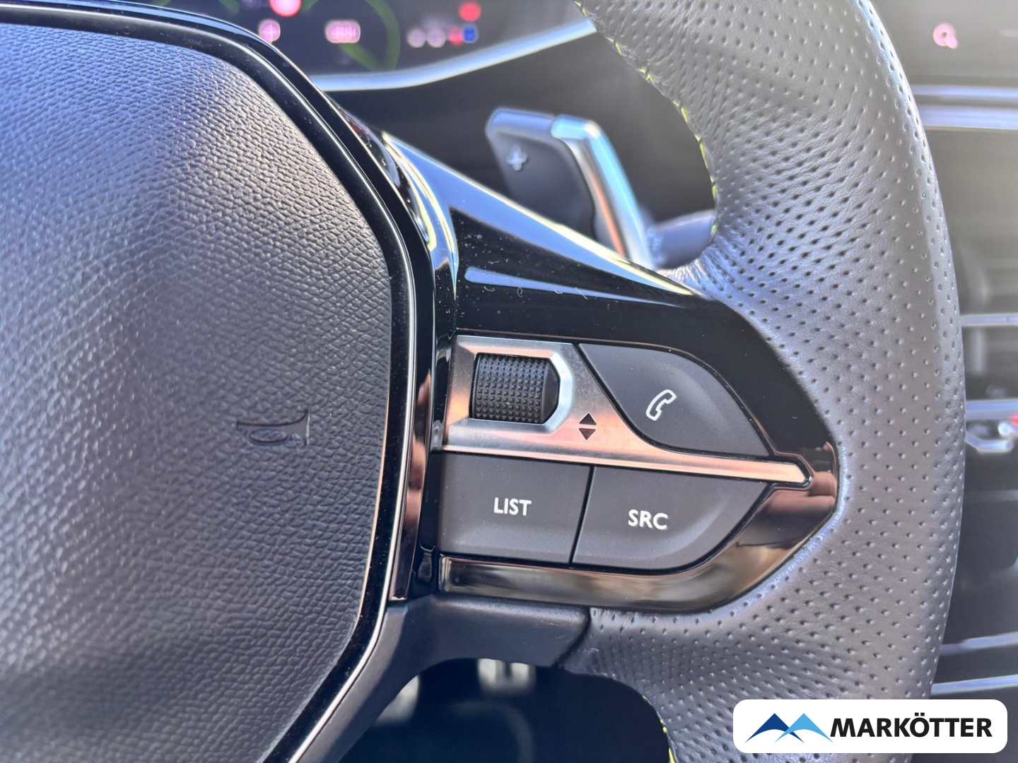 Fahrzeugabbildung Peugeot 2008 GT ALCANTARA/CAM/LED/NAVI/SHZ/MASSAGE