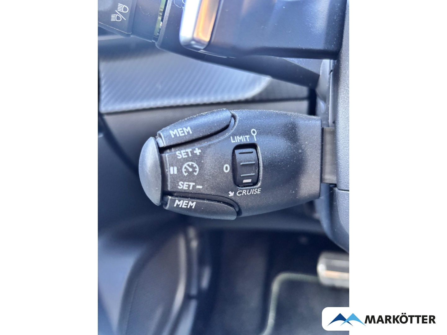 Fahrzeugabbildung Peugeot 2008 GT ALCANTARA/CAM/LED/NAVI/SHZ/MASSAGE