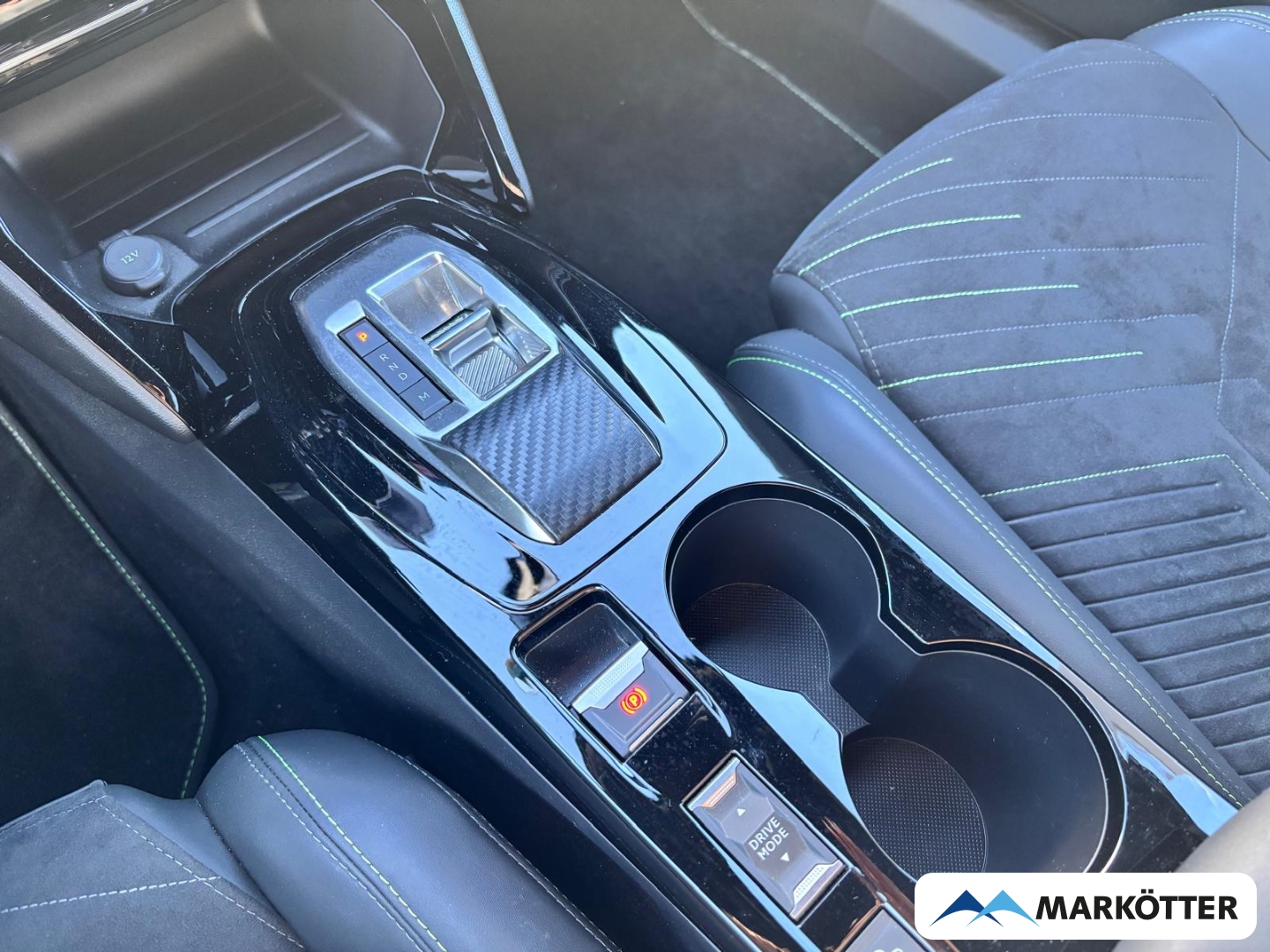 Fahrzeugabbildung Peugeot 2008 GT ALCANTARA/CAM/LED/NAVI/SHZ/MASSAGE