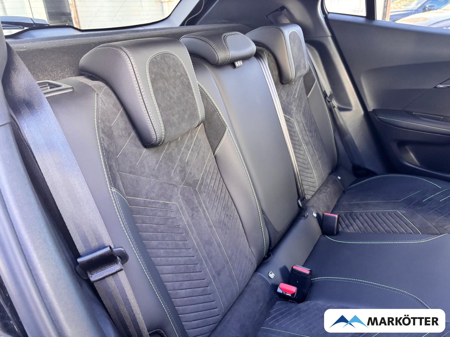 Fahrzeugabbildung Peugeot 2008 GT ALCANTARA/CAM/LED/NAVI/SHZ/MASSAGE