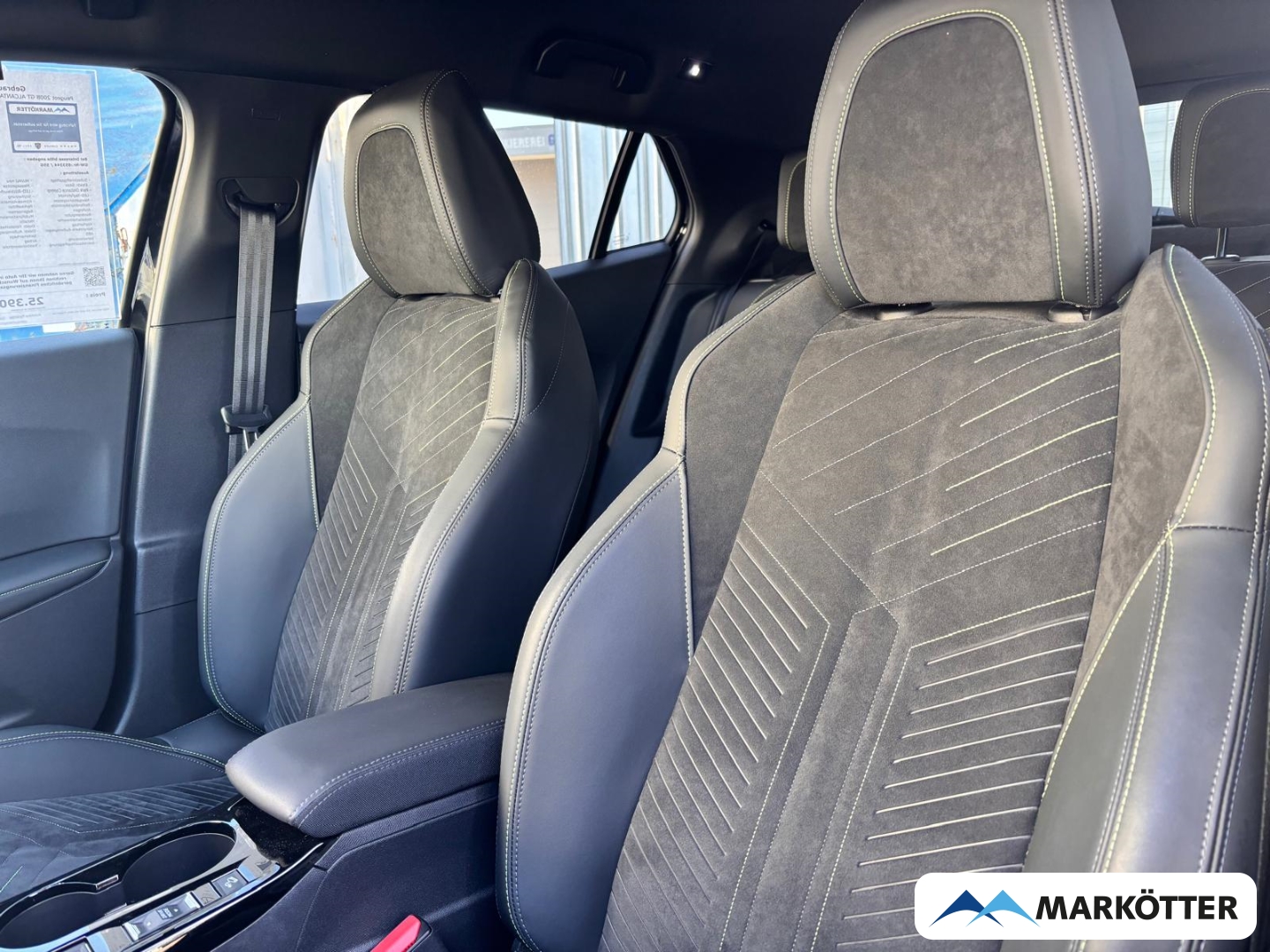 Fahrzeugabbildung Peugeot 2008 GT ALCANTARA/CAM/LED/NAVI/SHZ/MASSAGE