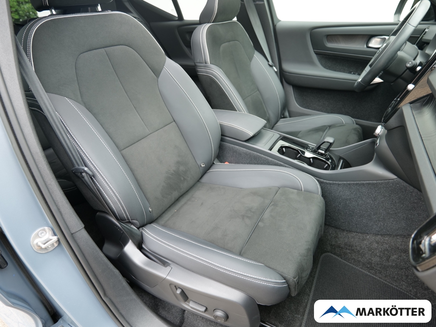 Fahrzeugabbildung Volvo XC40 P8 Ultimate ACC/BLIS/Pano/360/Alcantara/AHK