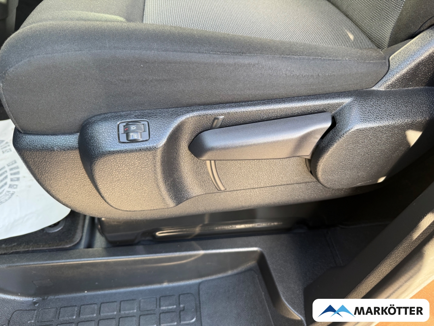 Fahrzeugabbildung Peugeot Traveller 2.0 L3 Business ACC/BLIS/HUD/CAM/SHZ