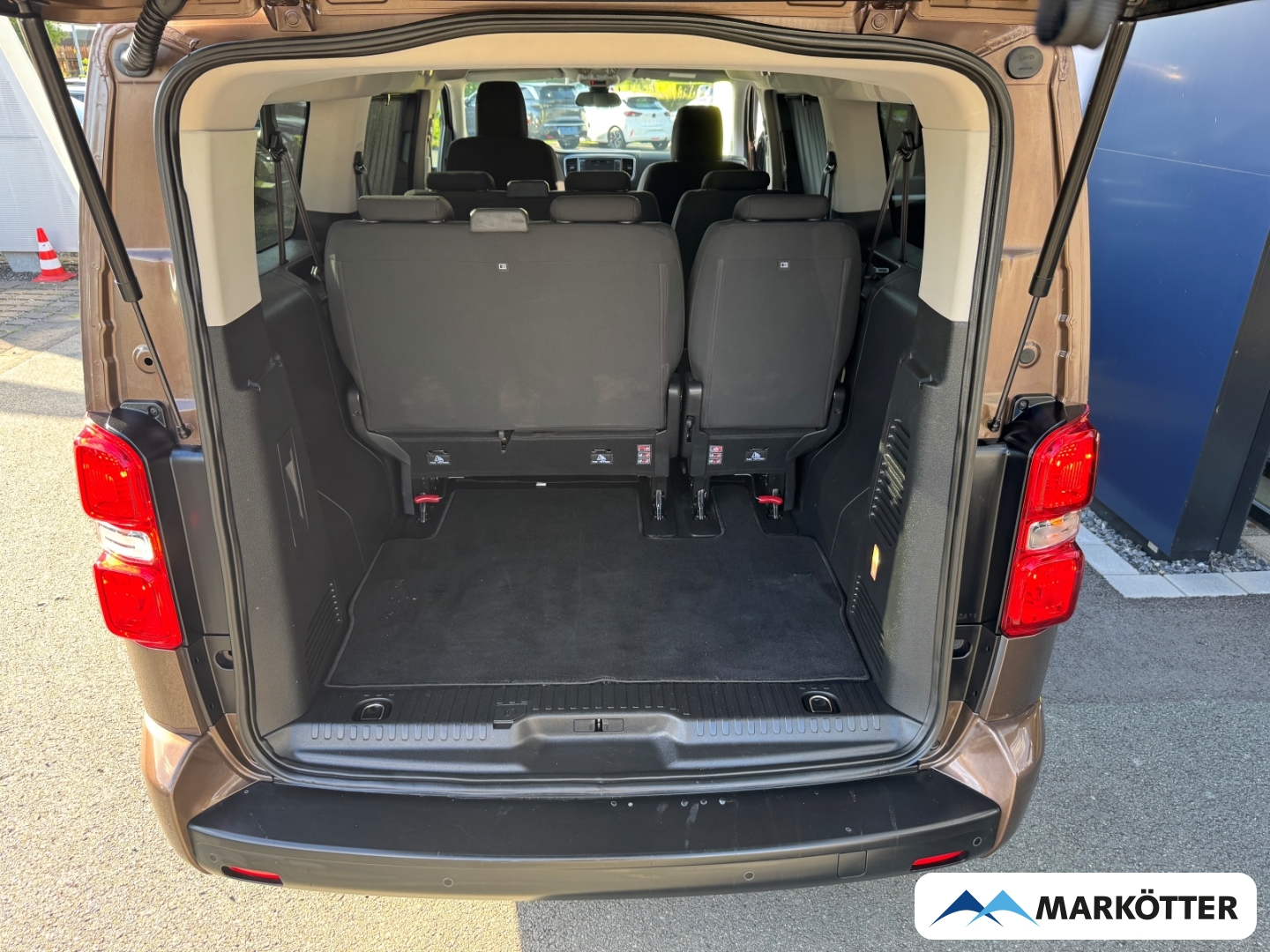 Fahrzeugabbildung Peugeot Traveller 2.0 L3 Business ACC/BLIS/HUD/CAM/SHZ