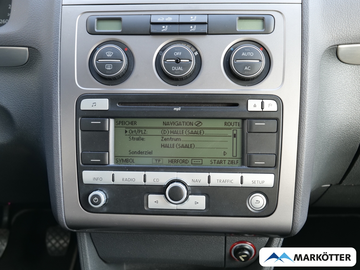 Fahrzeugabbildung Volkswagen Touran 2.0 TDI Highline Navi/LED/AHK/ 7-Sitz/TÜV neu