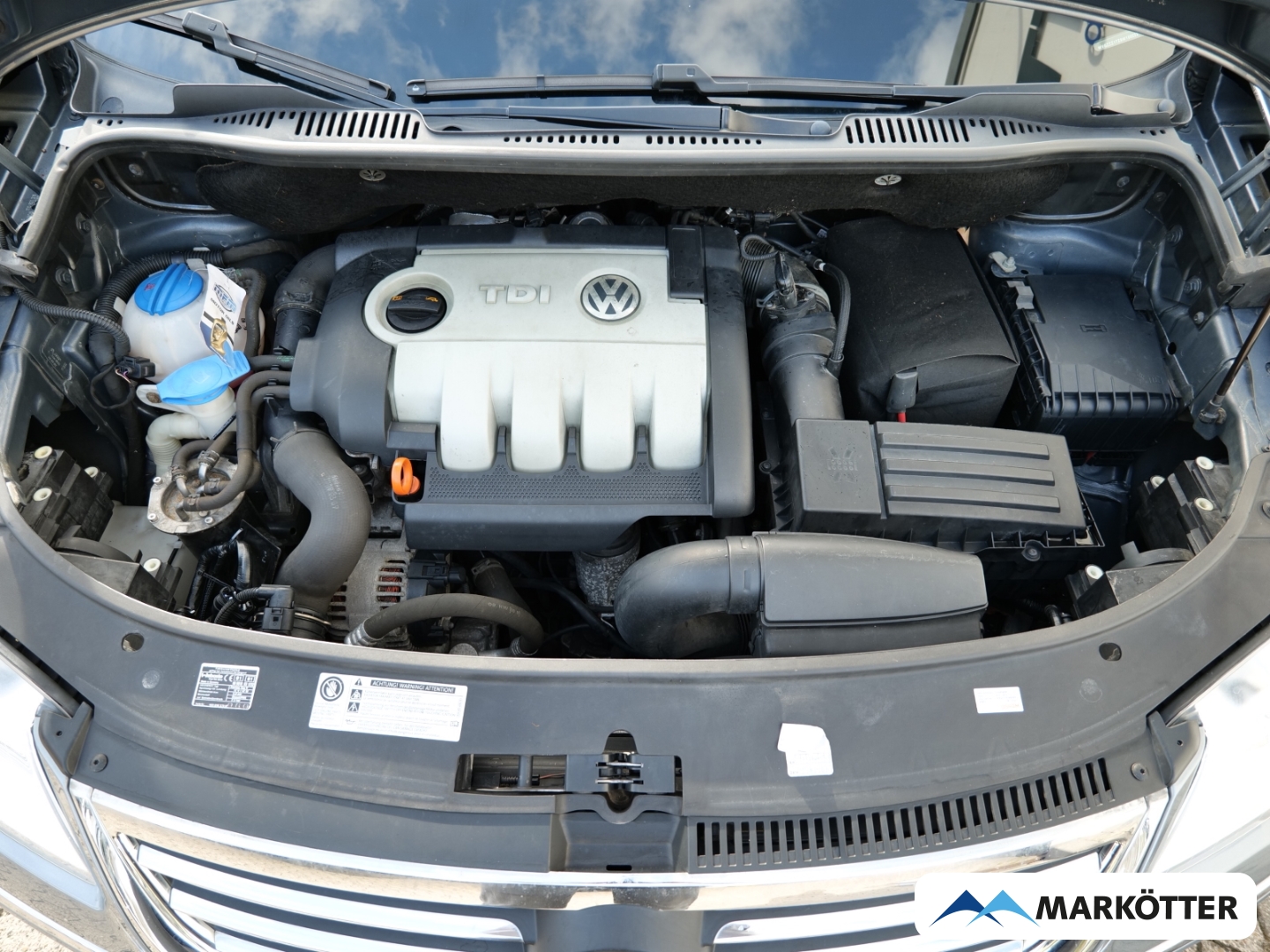 Fahrzeugabbildung Volkswagen Touran 2.0 TDI Highline Navi/LED/AHK/ 7-Sitz/TÜV neu